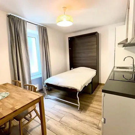 De La Petrusse Apartment